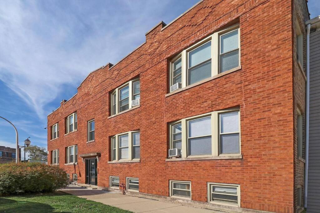 Irving Park 3br With Full Kitchen - Belle Plaine 2w
