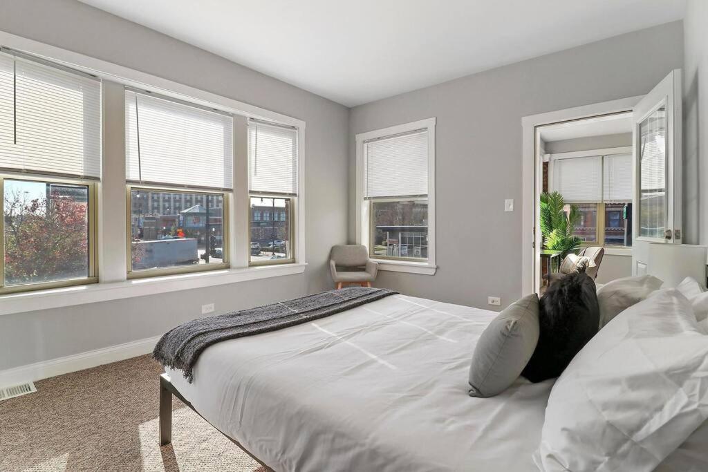 Irving Park 3br With Full Kitchen - Belle Plaine 2w Apartamento