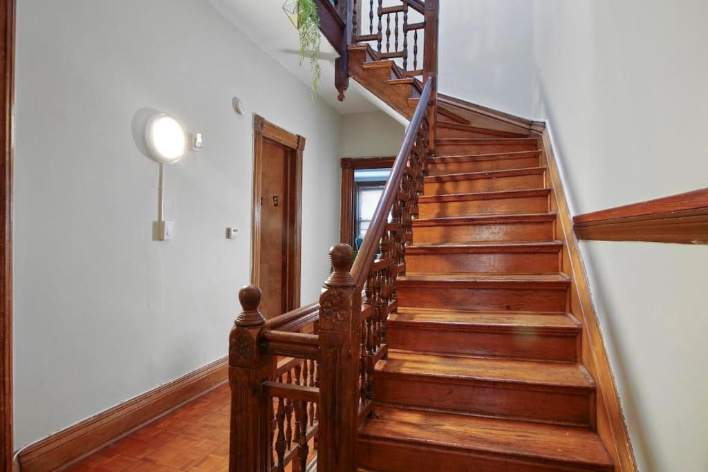 Well-equipped 4br With In-unit Washer & Dryer - Broadway 2 Chicago