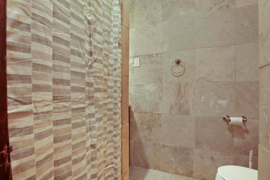 Well-equipped 4br With In-unit Washer & Dryer - Broadway 2 * Chicago