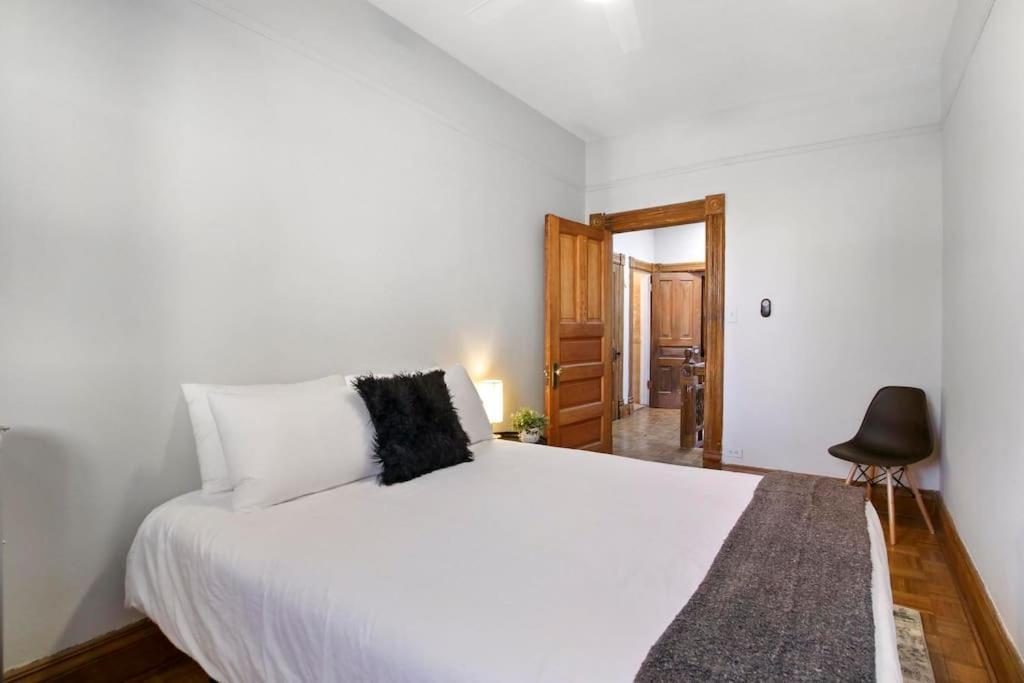 Well-equipped 4br With In-unit Washer & Dryer - Broadway 2 *