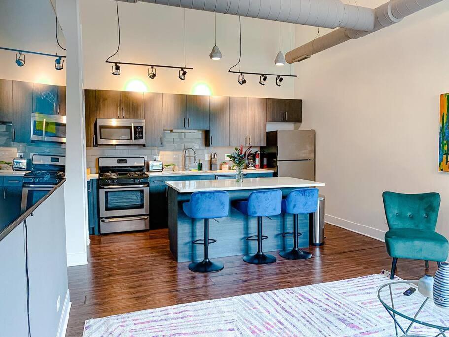 Chic & Central 3Br Oasis With Optional Parking Near Uic, Roosevelt Station & Chicago'S Top Attractions Apartment Chicago