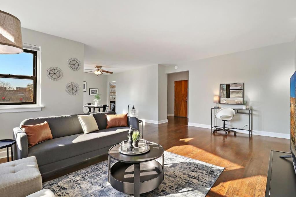 Apartment Cozy & Fully Furnished 2br Apt With Wi-fi - Sheridan S2 Chicago