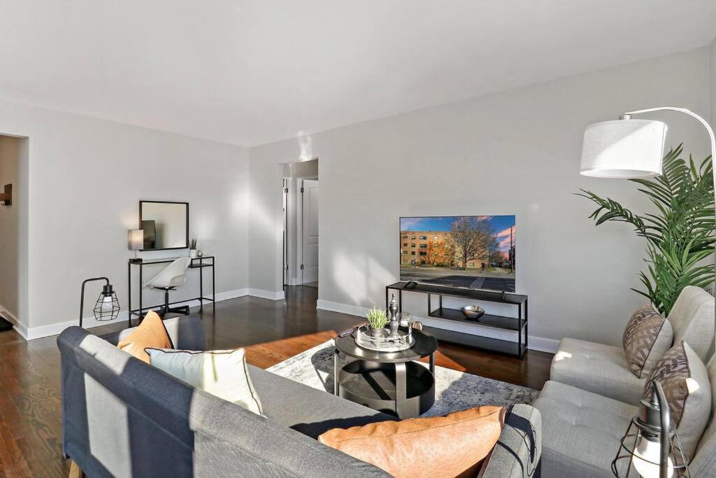 Cozy & Fully Furnished 2br Apt With Wi-fi - Sheridan S2 Apartment Chicago