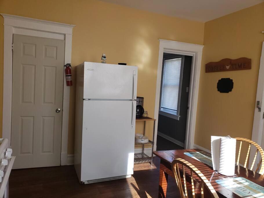 Large Four Bedroom Freshly Remodeled Apartment Chicago