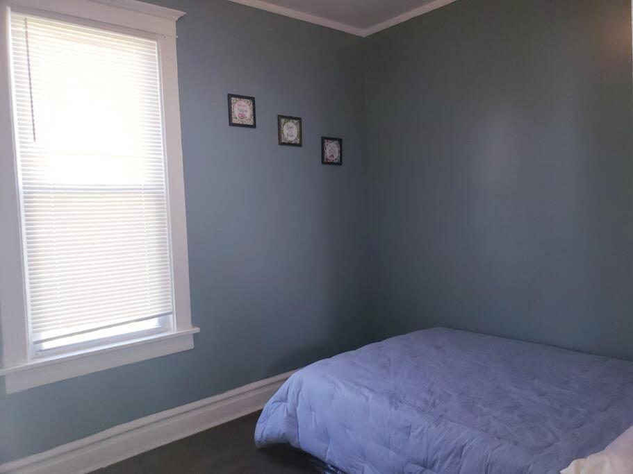 Apartment Large Four Bedroom Freshly Remodeled