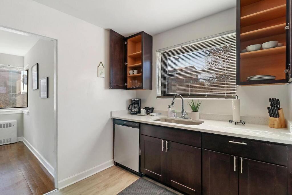 Cozy & Fully Furnished 2br Apt With Wi-fi - Sheridan S2 Chicago