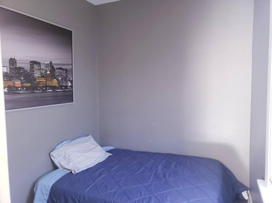Large Four Bedroom Freshly Remodeled * Chicago