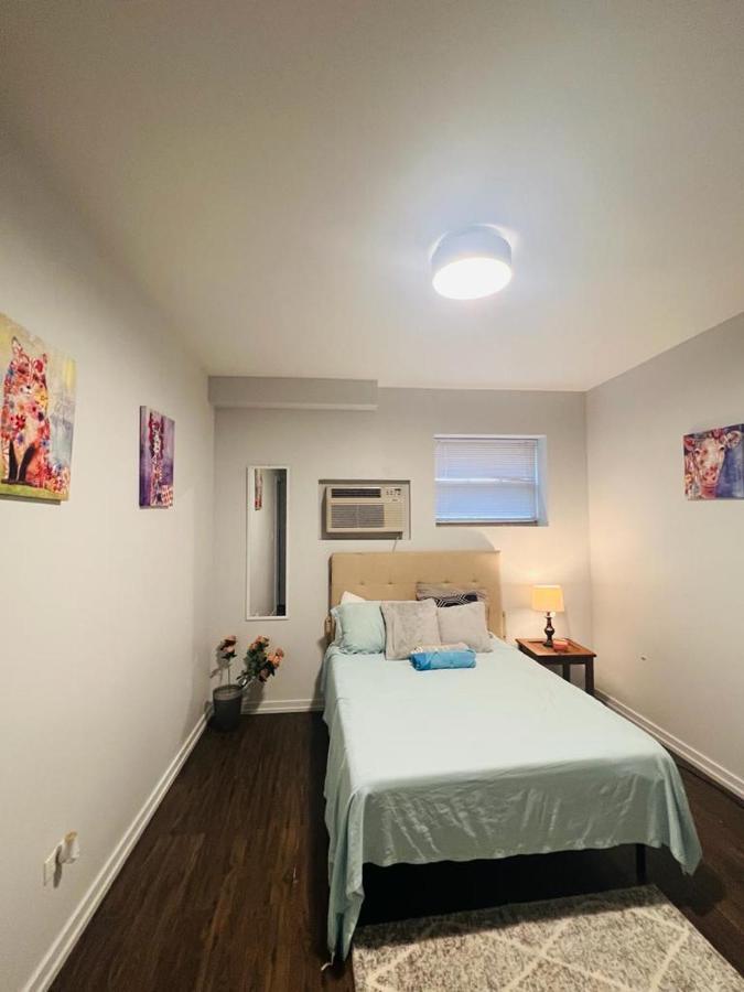 Cossy Close To Lake In Apartment Chicago