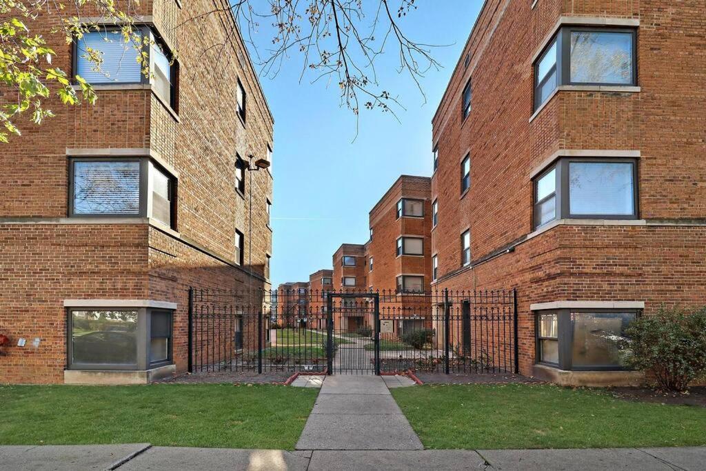 Cozy & Fully Furnished 2br Apt With Wi-fi - Sheridan S2 Apartment Chicago