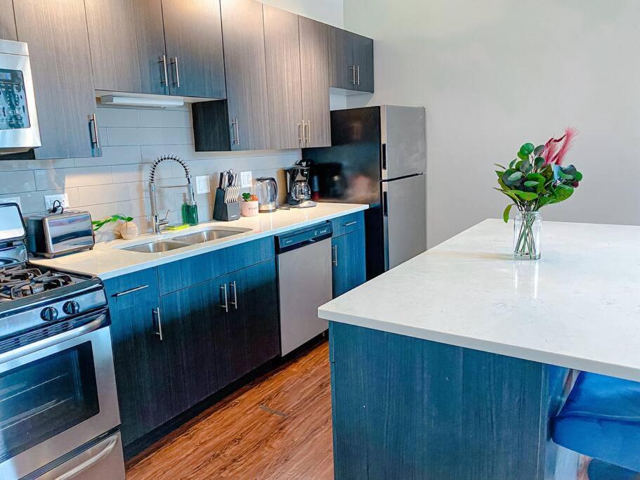 Chic & 420-friendly 3br Oasis With Optional Parking Near Uic, Roosevelt Station & Chicago's Attractions Appartement *