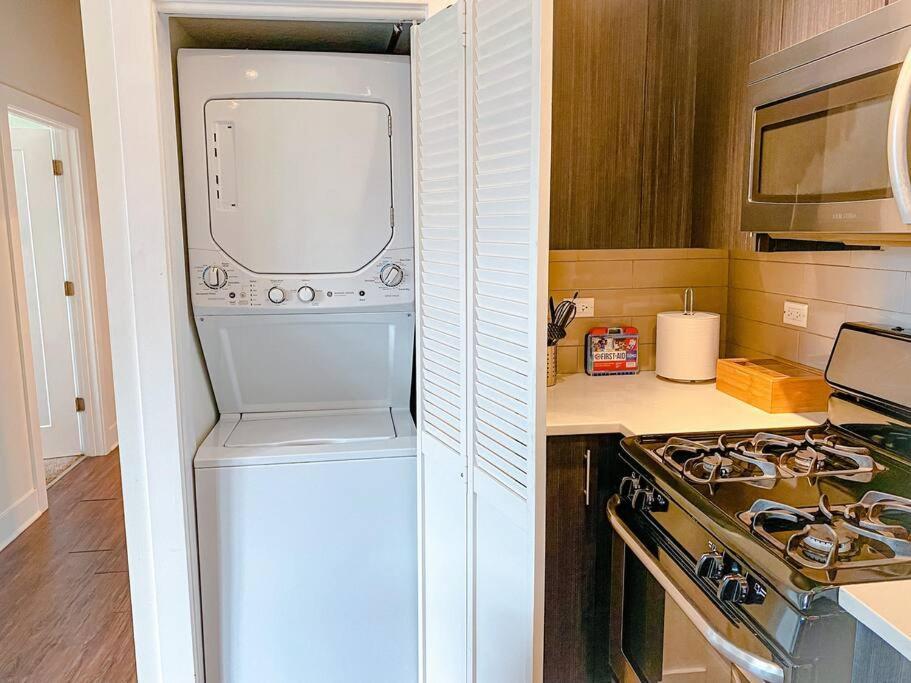 Chic & Central 3Br Oasis With Optional Parking Near Uic, Roosevelt Station & Chicago'S Top Attractions *