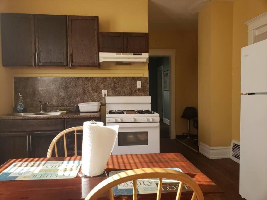 Apartment Large Four Bedroom Freshly Remodeled