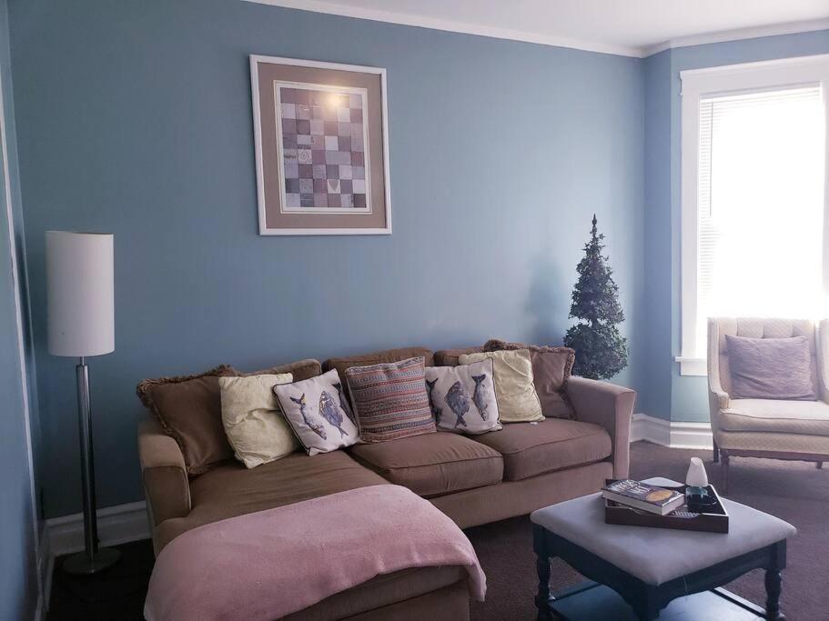Large Four Bedroom Freshly Remodeled Apartment *