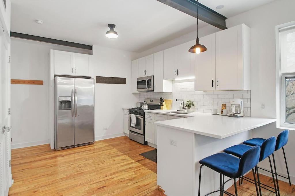 Contemporary 4br Close To Restaurants - Racine 202 *