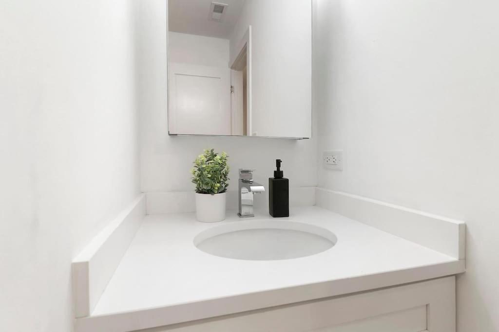 Contemporary 4br Close To Restaurants - Racine 202 Appartement *