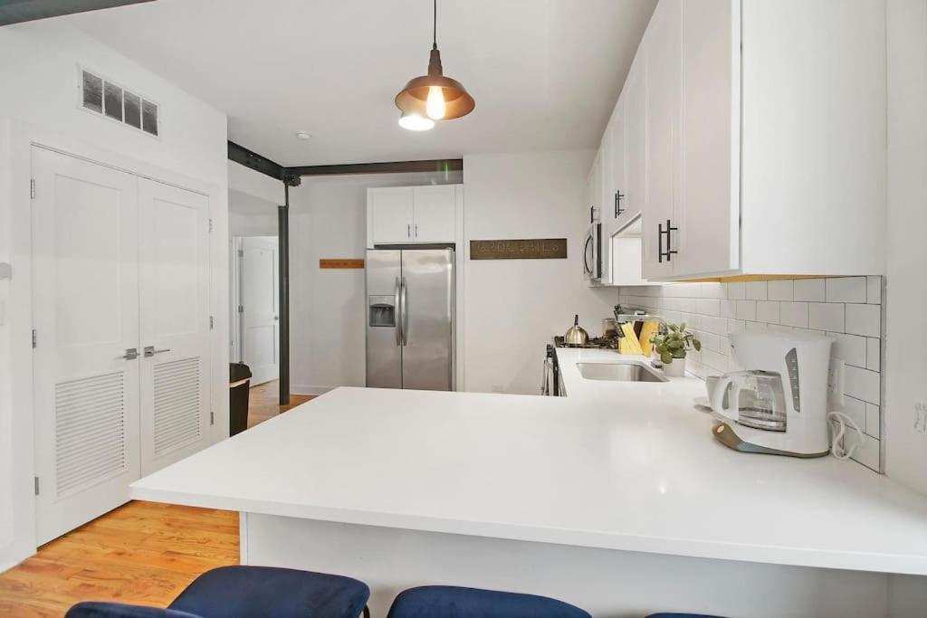 Contemporary 4br Close To Restaurants - Racine 202