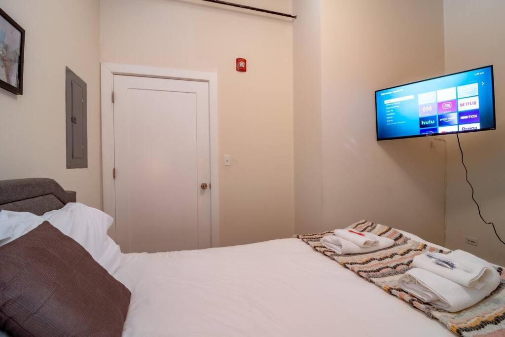 Apartment South Loop Chicago 2Br Retreat With Skyline View And Optional Parking For 8 Guests Near Mccormick Place And Soldier Field