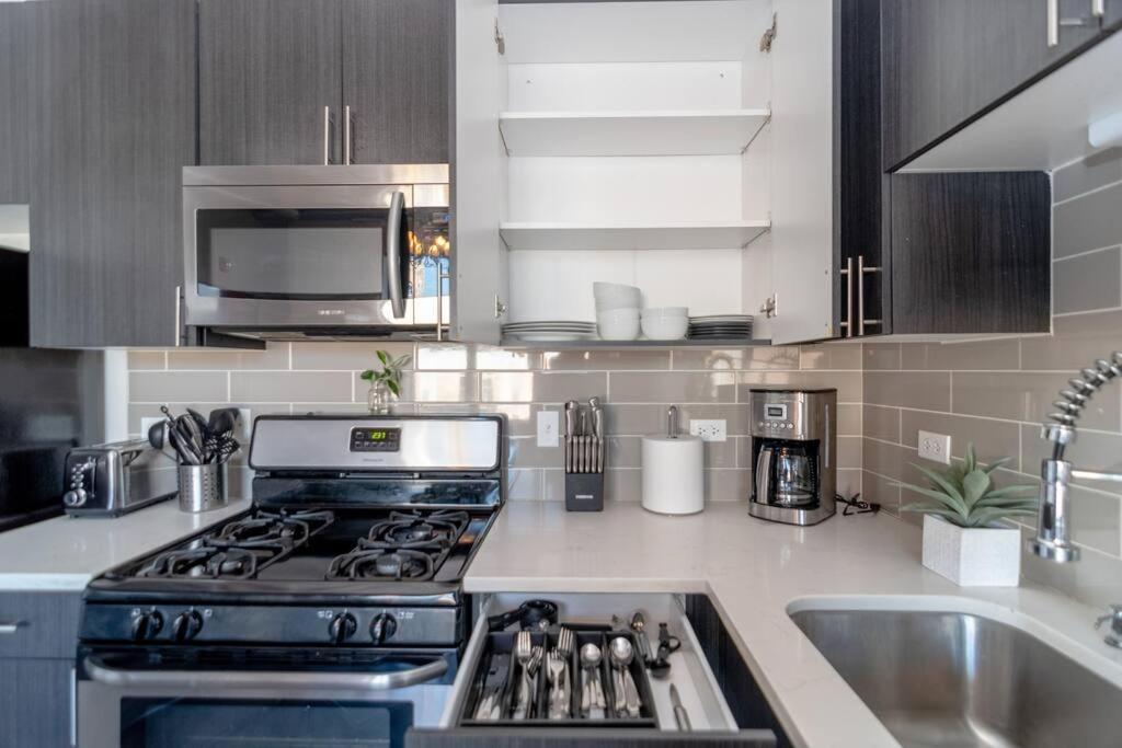 South Loop Chicago 2Br Retreat With Skyline View And Optional Parking For 8 Guests Near Mccormick Place And Soldier Field Apartment *