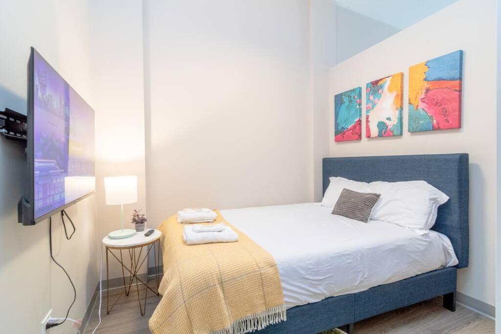 Mccormick Place 2br-2ba With Optional Parking, Patio, Gym Access For 6 Guests Apartment
