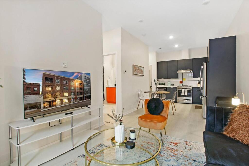 2br Luxe With In-unit Laundry - Sheridan 102 Apartment *