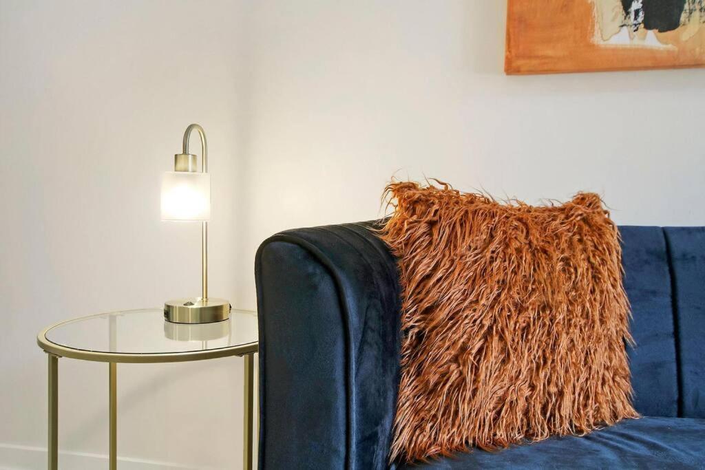 2br Luxe With In-unit Laundry - Sheridan 102 *