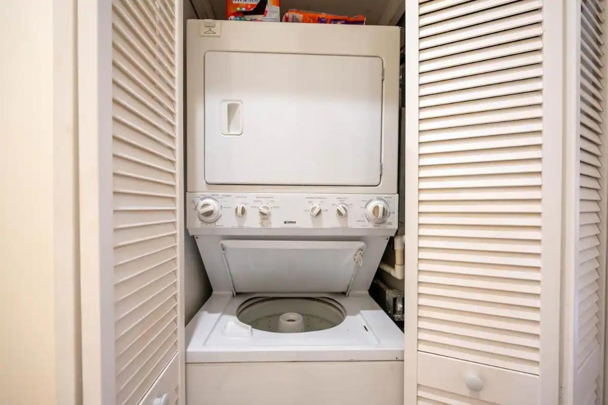 Lincoln Park 3 Bedroom Penthouse Chicago