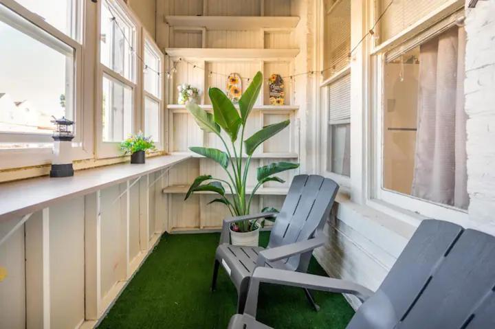 Lincoln Park 3 Bedroom Penthouse *