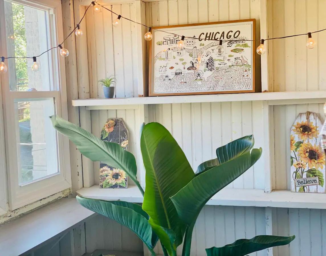 Lincoln Park 3 Bedroom Penthouse Apartment *