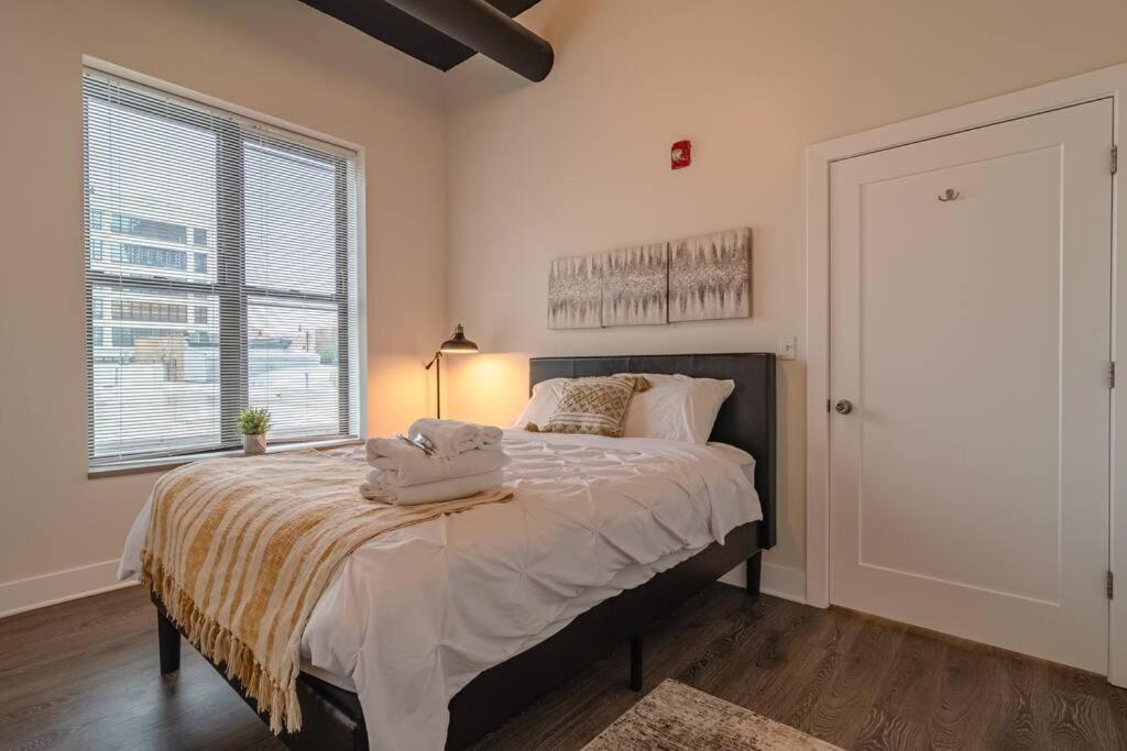 Group Friendly Spacious 3Br Suite With Optional Parking And Gym Access Sleeps 10 Guest Near Mccormick Place And Soldier Field