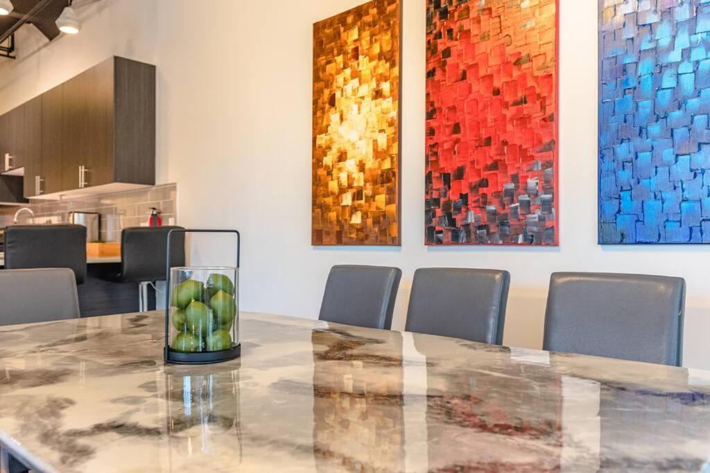 Group Friendly Spacious 3Br Suite With Optional Parking And Gym Access Sleeps 10 Guest Near Mccormick Place And Soldier Field Apartment Chicago