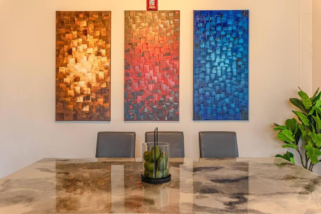 Group Friendly Spacious 3Br Suite With Optional Parking And Gym Access Sleeps 10 Guest Near Mccormick Place And Soldier Field Apartment *