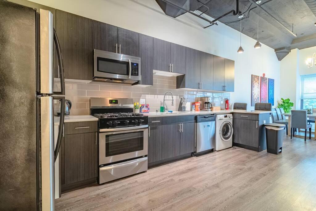 Apartment Group Friendly Spacious 3Br Suite With Optional Parking And Gym Access Sleeps 10 Guest Near Mccormick Place And Soldier Field *