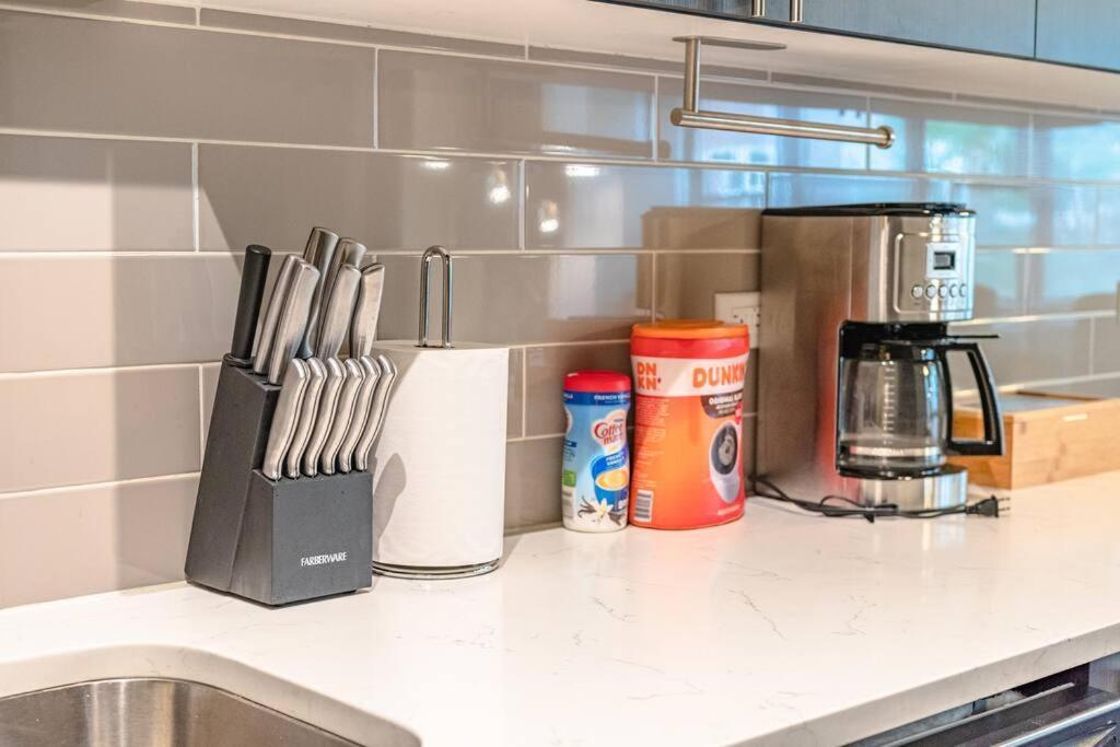 Group Friendly Spacious 3Br Suite With Optional Parking And Gym Access Sleeps 10 Guest Near Mccormick Place And Soldier Field Apartment