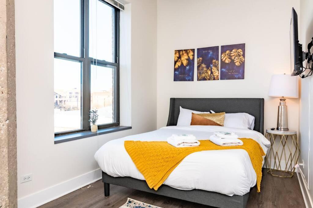 Family Friendly Spacious 3Br Suite Sleeps Up To 10 Guests With Optional Parking And Gym Access Near Mccormick Place And Soldier Field Chicago