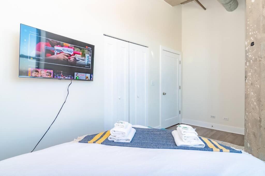 Apartment Mccormick Place Spacious 3Br Family Heaven Suite With Optional Parking Sleeps 10 Guests Near Soldier Field And Field Museum Chicago