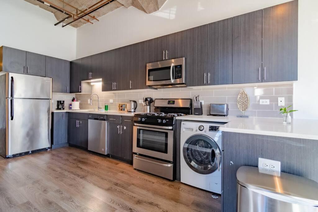 Mccormick Place Spacious 3Br Family Heaven Suite With Optional Parking Sleeps 10 Guests Near Soldier Field And Field Museum Chicago