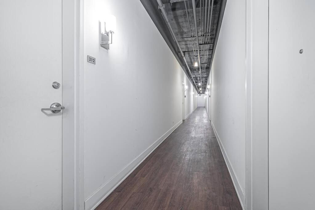Mccormick Place 2Br Spacious Corner Unit With Optional Parking Sleeps 6 Guests Near Soldier Field And Grant Park *