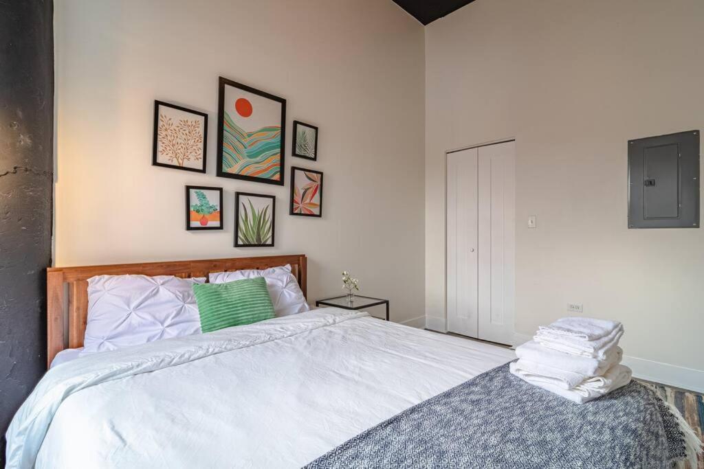 Mccormick Place Huge 2Br Cozy Loft Suite With Optional Parking Sleeps 8 Near Soldier Field And Grant Park Apartment Chicago