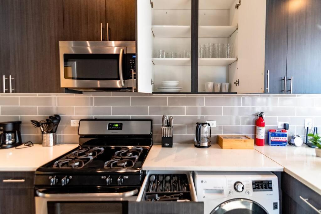 Family Friendly Spacious 3Br Suite Sleeps Up To 10 Guests With Optional Parking And Gym Access Near Mccormick Place And Soldier Field * Chicago