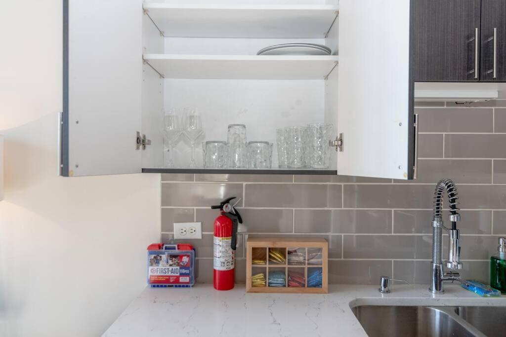 Mccormick Place 2Br Stylish Suite With Optional Parking And Gym For Up To 8 Guests Near Soldier Field And Grant Park Chicago