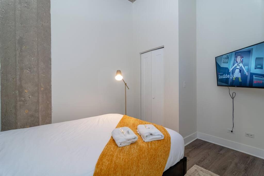 Mccormick Place 2Br Stylish Suite With Optional Parking And Gym For Up To 8 Guests Near Soldier Field And Grant Park Chicago