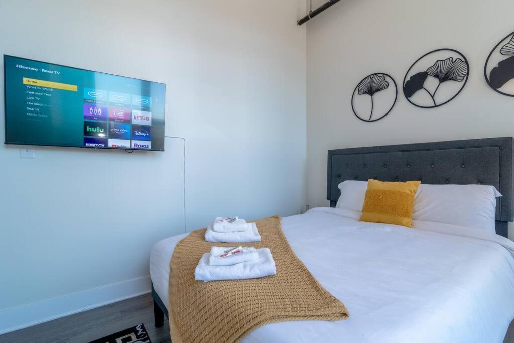 Apartment Mccormick Place Stylish Corner Suite With Optional Parking And Gym Access Sleep 6 In South Loop Chicago