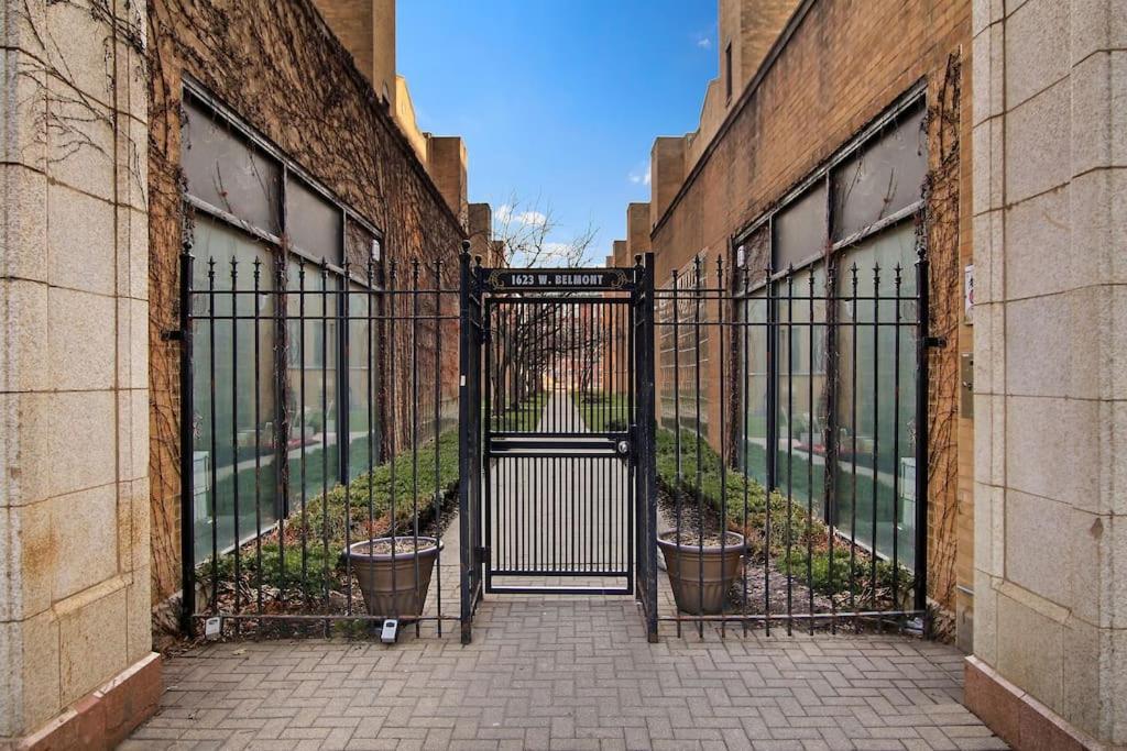 3br Beautifully Designed Close To Shops - Belmont A3 Apartment Chicago