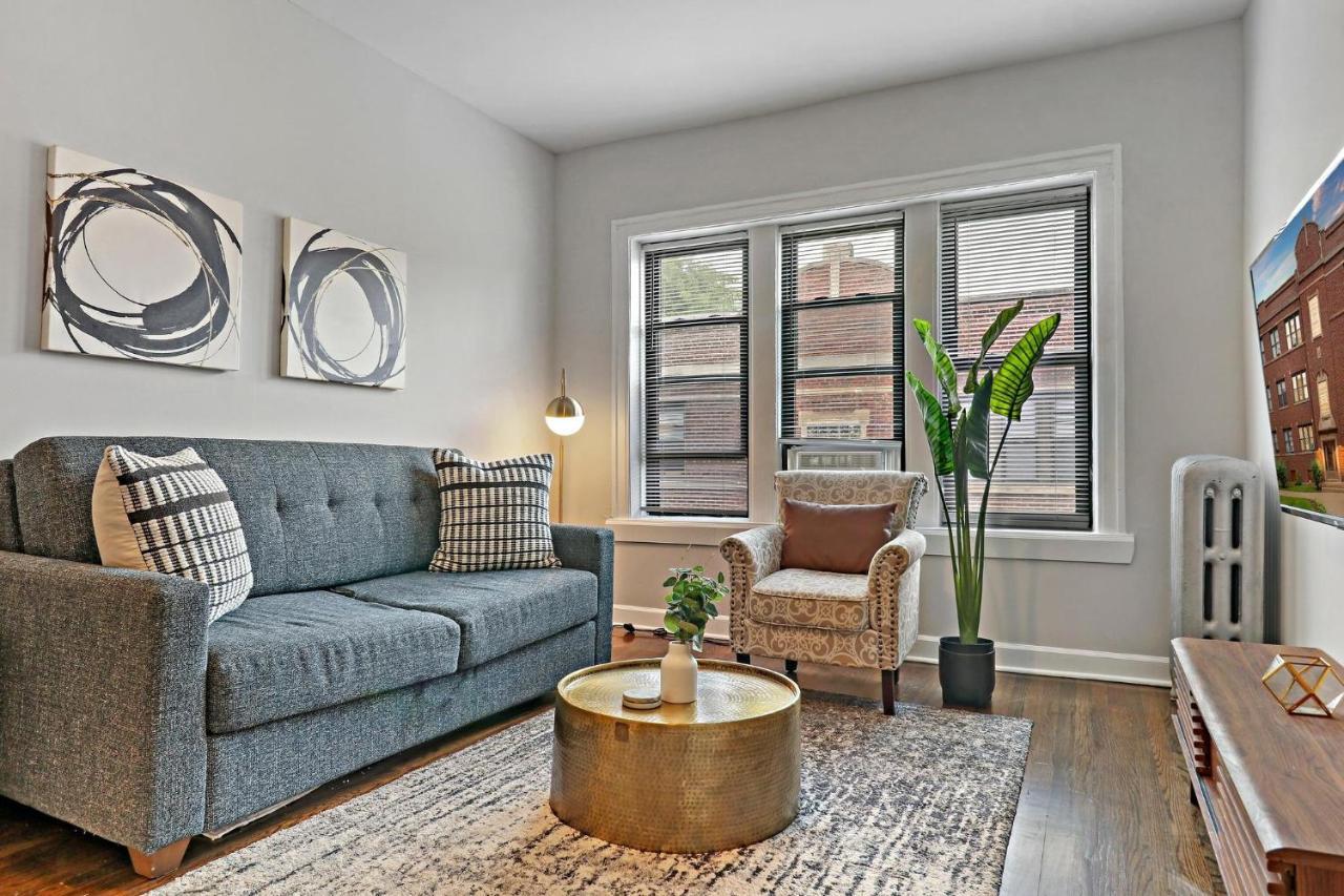 2br Lively & Chic Close To Shops - Touhy 3s Apartment