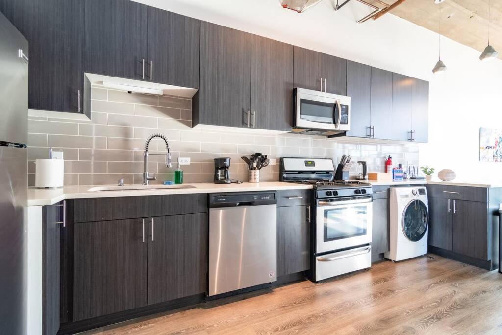 Family Friendly Spacious 3Br Suite Sleeps Up To 10 Guests With Optional Parking And Gym Access Near Mccormick Place And Soldier Field