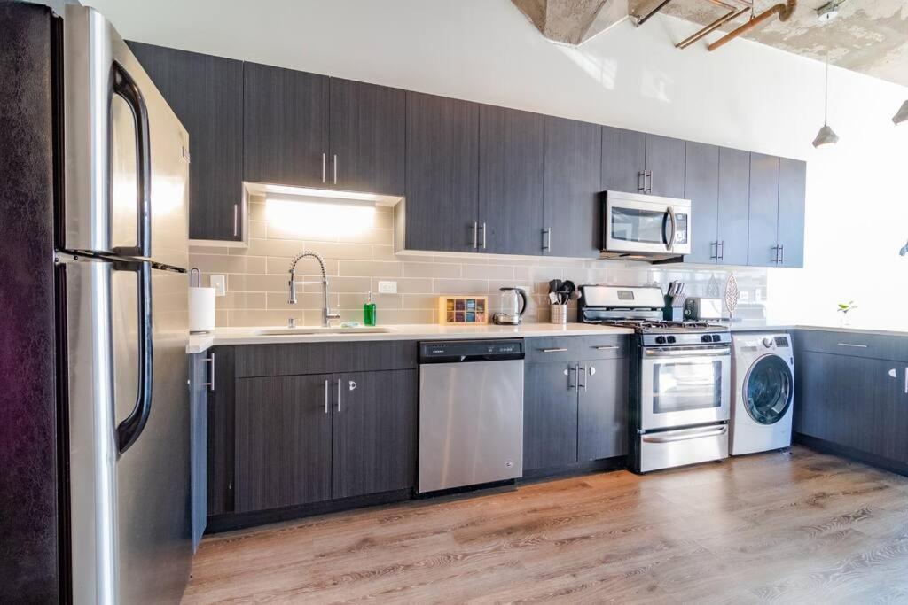 Apartment Mccormick Place Spacious 3Br Family Heaven Suite With Optional Parking Sleeps 10 Guests Near Soldier Field And Field Museum