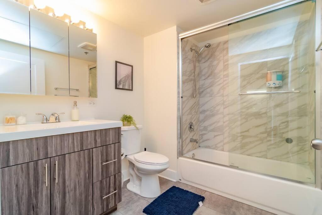 Mccormick Place Spacious 3Br Family Heaven Suite With Optional Parking Sleeps 10 Guests Near Soldier Field And Field Museum