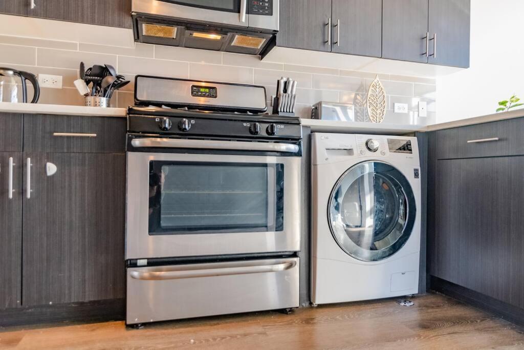 Apartment Mccormick Place Spacious 3Br Family Heaven Suite With Optional Parking Sleeps 10 Guests Near Soldier Field And Field Museum Chicago