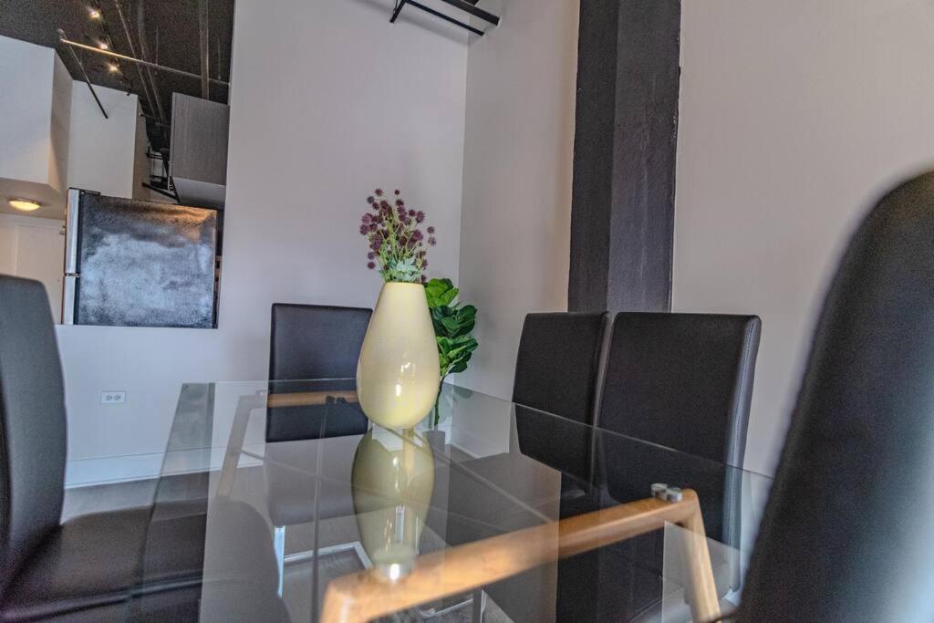 Mccormick Place Huge 2Br Cozy Loft Suite With Optional Parking Sleeps 8 Near Soldier Field And Grant Park * Chicago